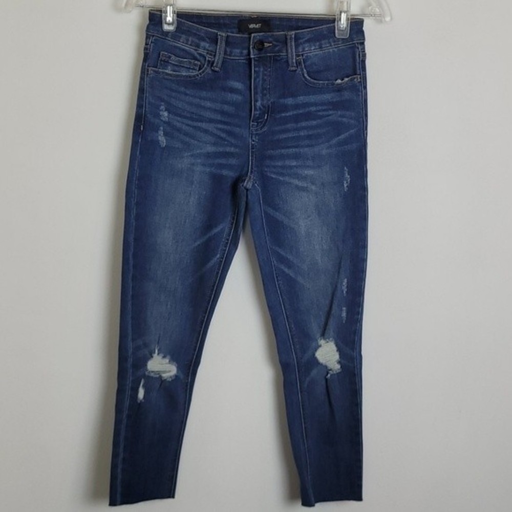 Vervet distressed cropped  jean size 25 Mid rise